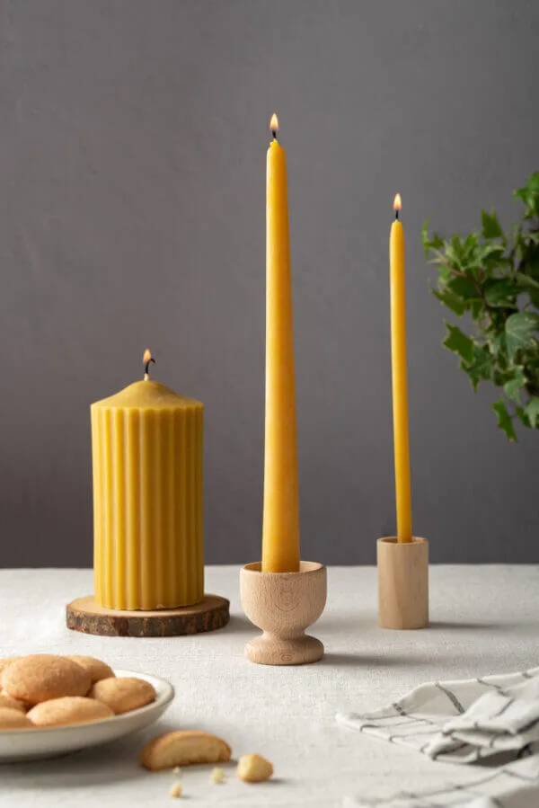 Cylindrical beeswax candle - Image 4