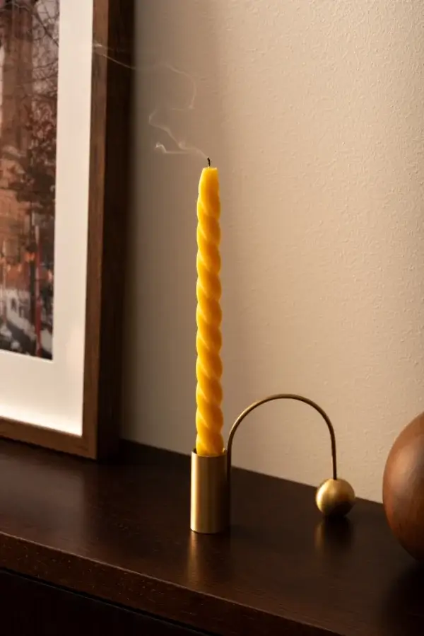 Twisted beeswax candle - Image 3