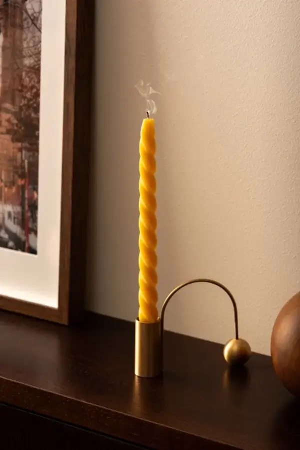 Twisted beeswax candle - Image 2